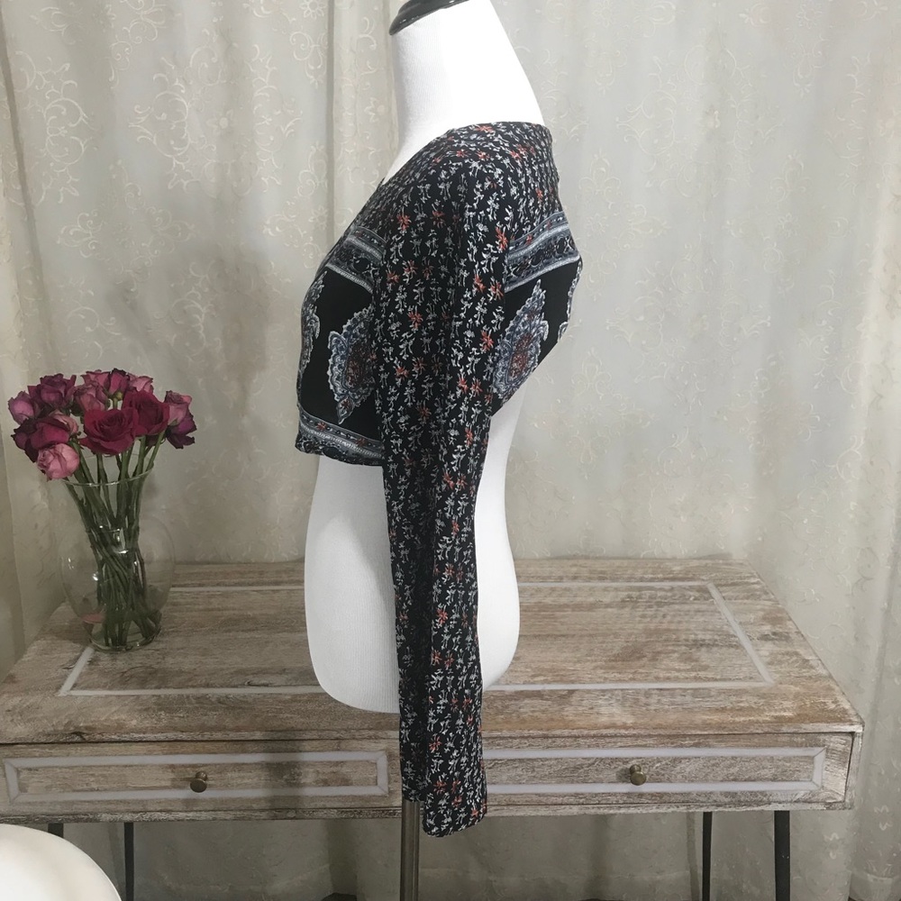 ✨Patterned Open Back Crop Top✨ - Picture 4 of 4